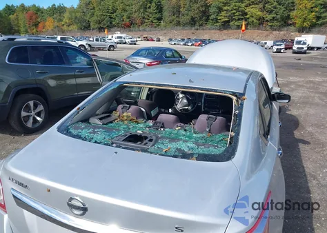 2013 Nissan Altima 2.5 S z USA, uszkodzony, nr VIN 1N4AL3AP8DC125895